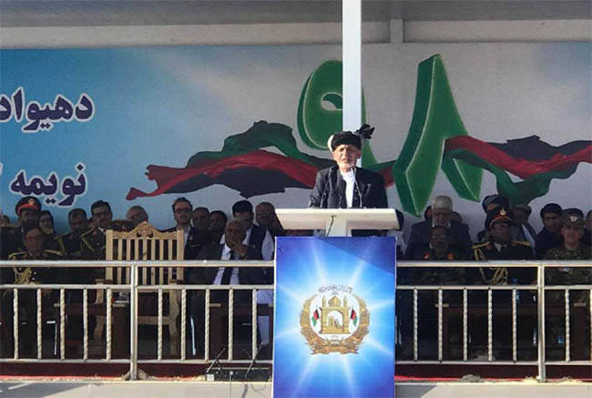 تجليل از روز استقلال کشور در هرات؛ پرچمي بايک ميليون امضا به حمايت ازحکومت